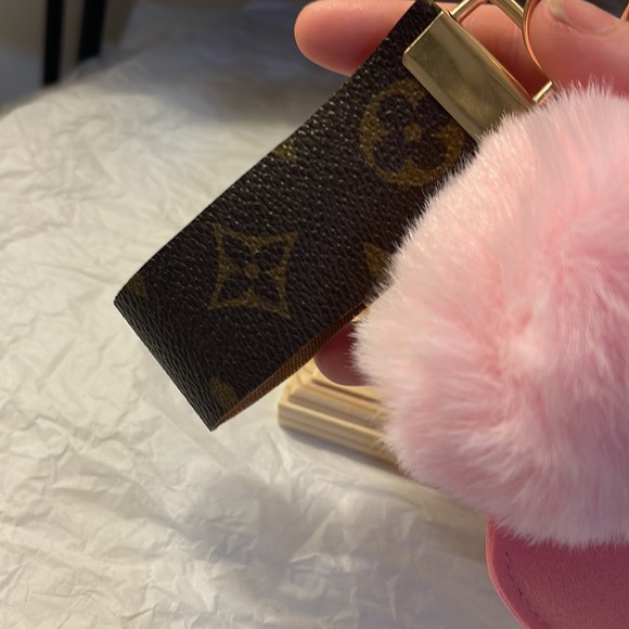 Upcycled Keychain Made from an authentic Louis Vuitton Handbag - Picture 4 of 7